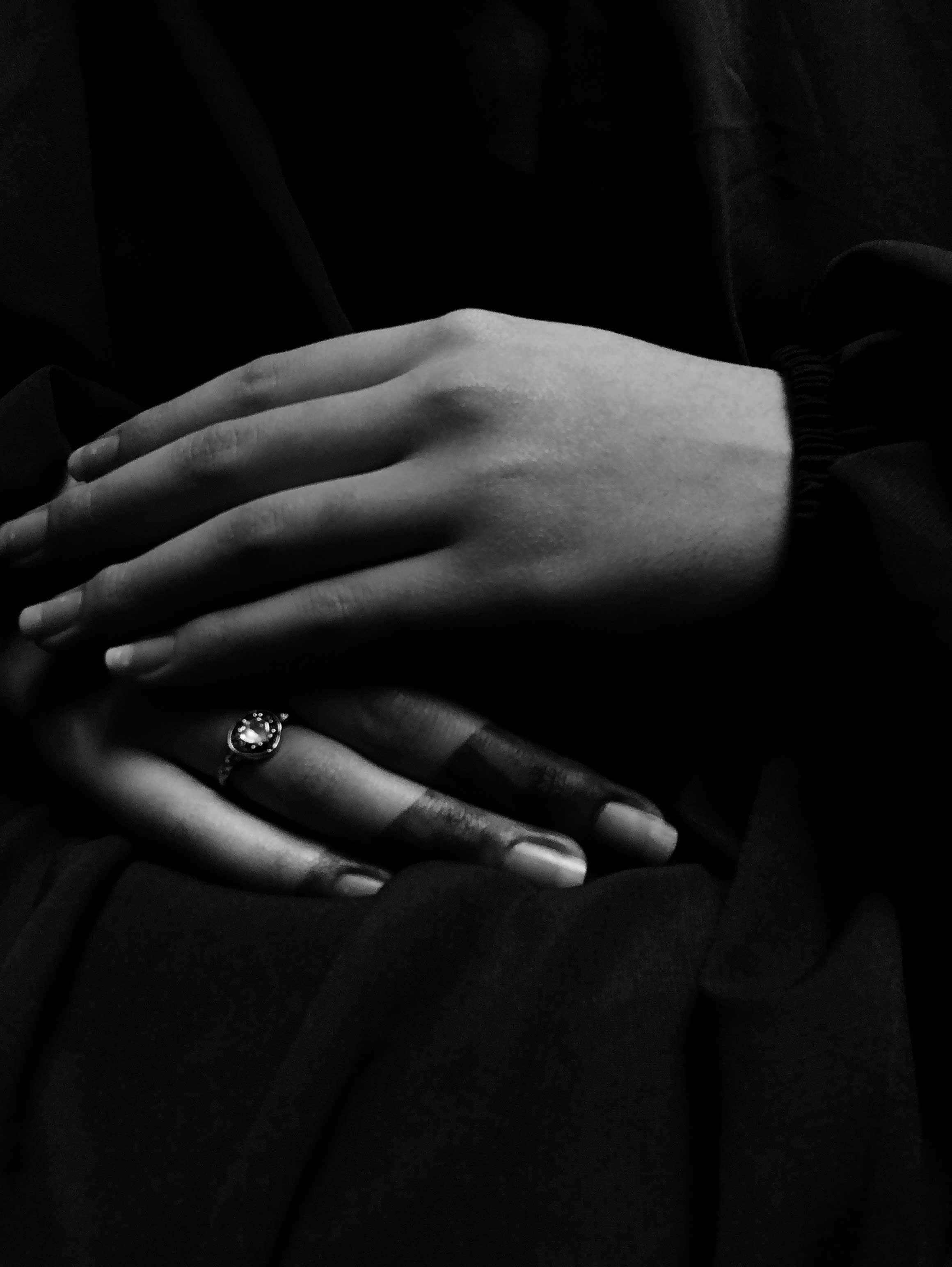 picture of a girl wearing henna on her fingers